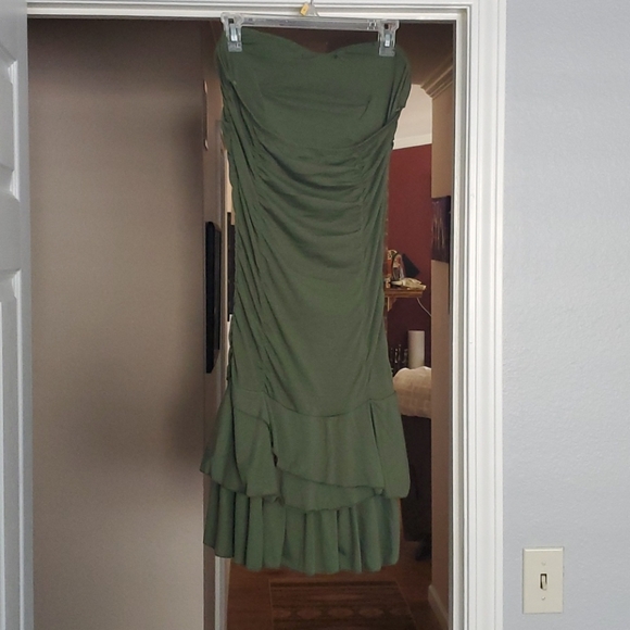 Dress - Picture 4 of 4